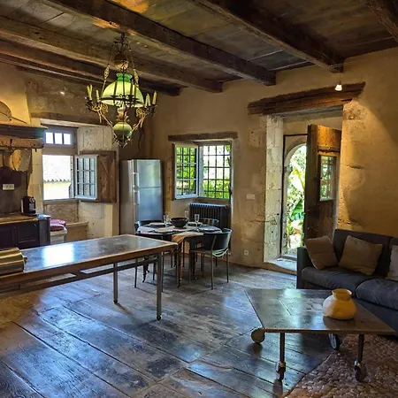 Prieure Restaure Avec Jardin, Charme Ancien Et Commodites Modernes, Pres De L'eglise A - Fr-1-653-145 Beaulieu-sur-Sonnette