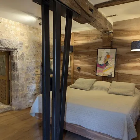 Prieure Restaure Avec Jardin, Charme Ancien Et Commodites Modernes, Pres De L'eglise A - Fr-1-653-145 * Beaulieu-sur-Sonnette