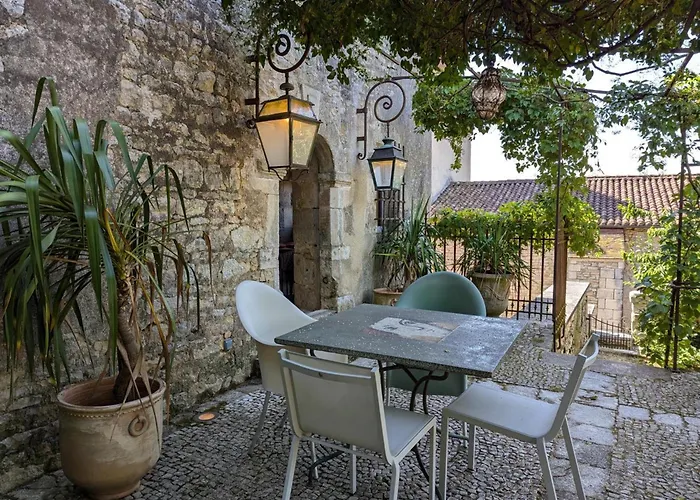 Ferienhaus Prieure Restaure Avec Jardin, Charme Ancien Et Commodites Modernes, Pres De L'eglise A - Fr-1-653-145