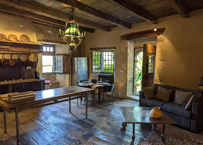 Prieure Restaure Avec Jardin, Charme Ancien Et Commodites Modernes, Pres De L'eglise A - Fr-1-653-145 Beaulieu-sur-Sonnette