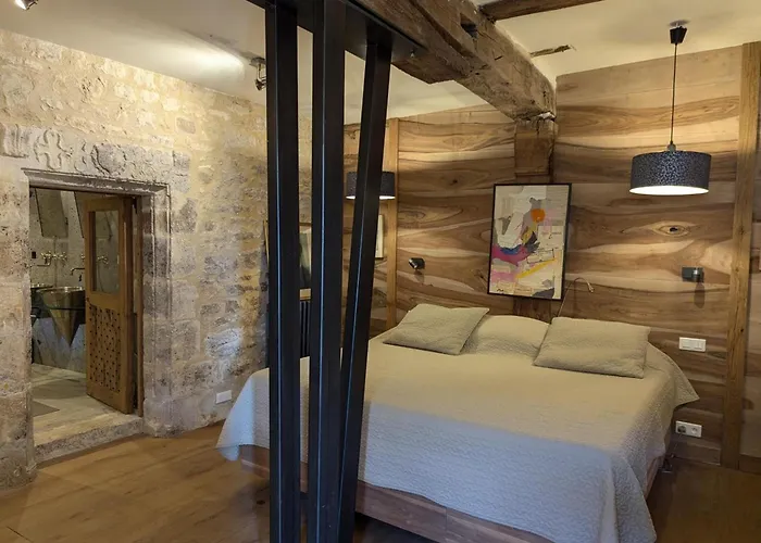 Prieure Restaure Avec Jardin, Charme Ancien Et Commodites Modernes, Pres De L'eglise A - Fr-1-653-145 * Beaulieu-sur-Sonnette