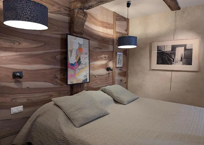 Ferienhaus Prieure Restaure Avec Jardin, Charme Ancien Et Commodites Modernes, Pres De L'eglise A - Fr-1-653-145